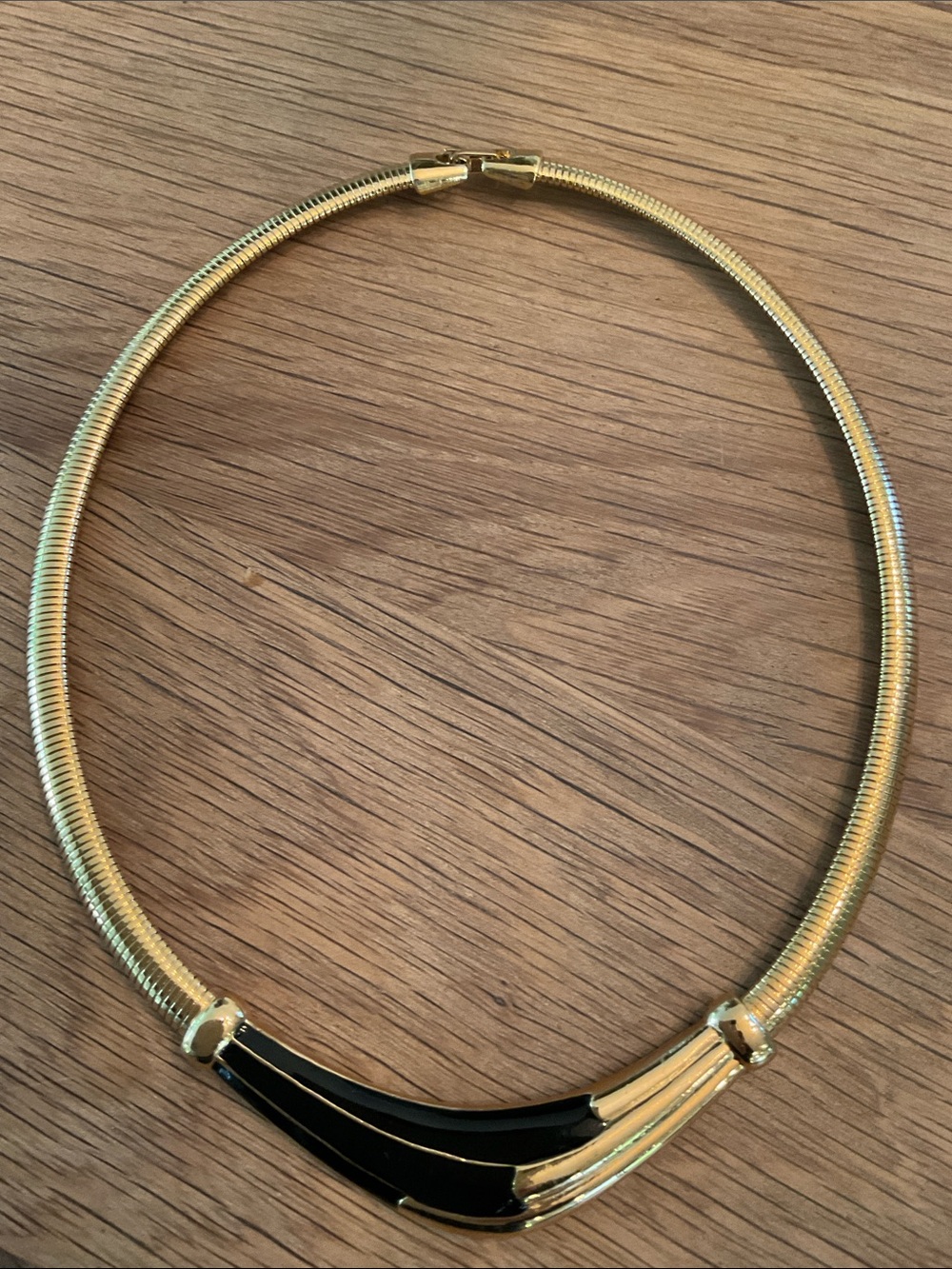 Vendome Signed Collar Necklace Gold Tone With Black Accents Stretch Chain